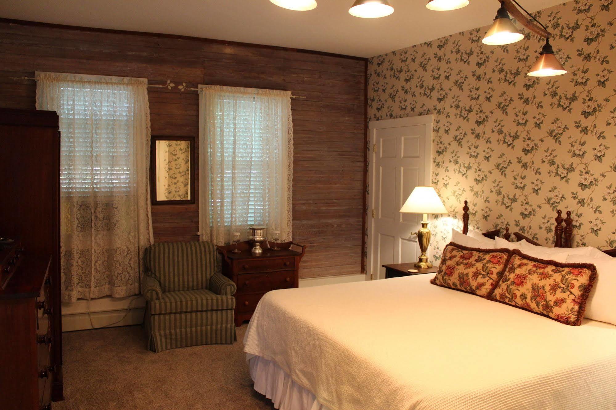 Heart Of The Village Bed & Breakfast In Shelburne Vt Eksteriør billede