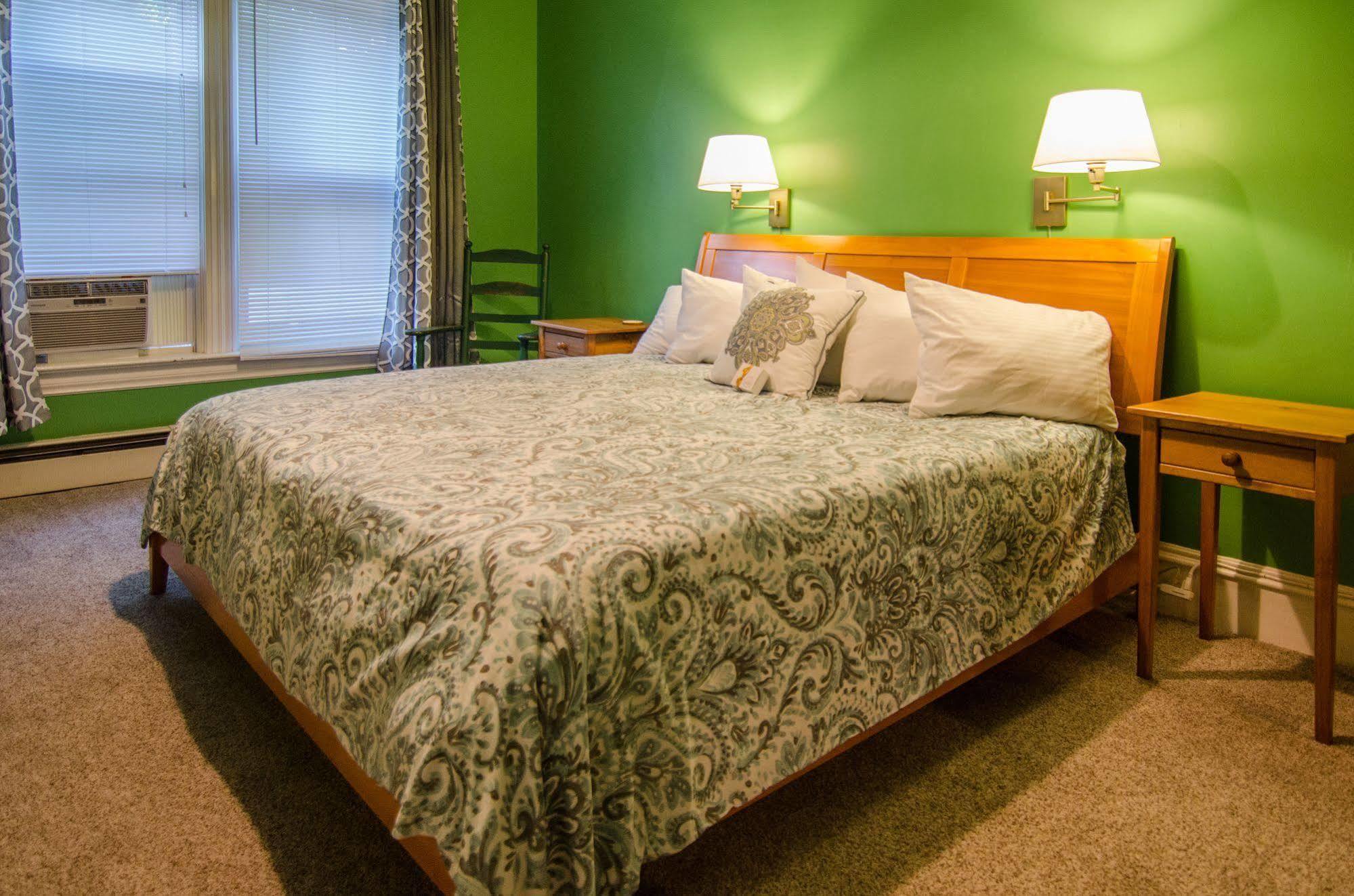Heart Of The Village Bed & Breakfast In Shelburne Vt Eksteriør billede