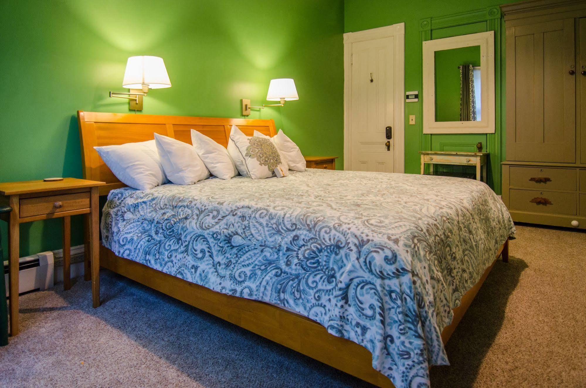 Heart Of The Village Bed & Breakfast In Shelburne Vt Eksteriør billede